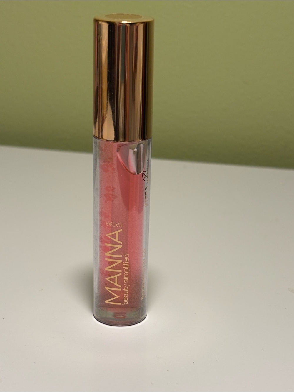 Manna Kadar Rose-Pink Lip Gloss in Peony